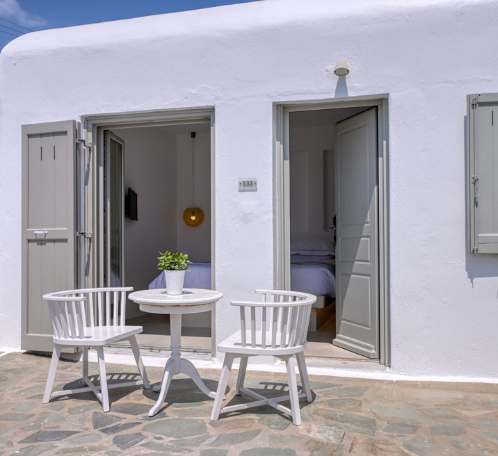 DELUXE ROOM STREET VIEW